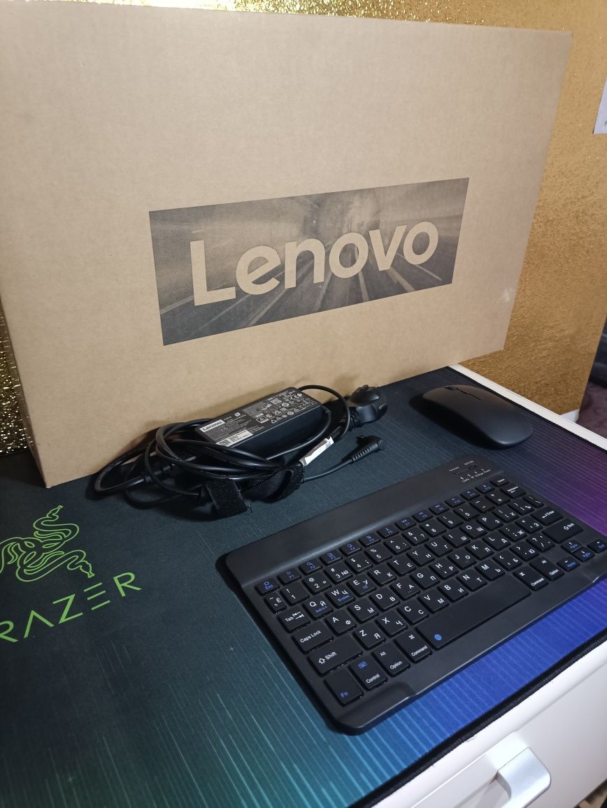 Новый Ноутбук Lenovo с гарантией, полный комплект аксессуаров