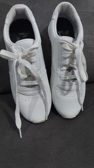 Маратонки за спортна аеробика.