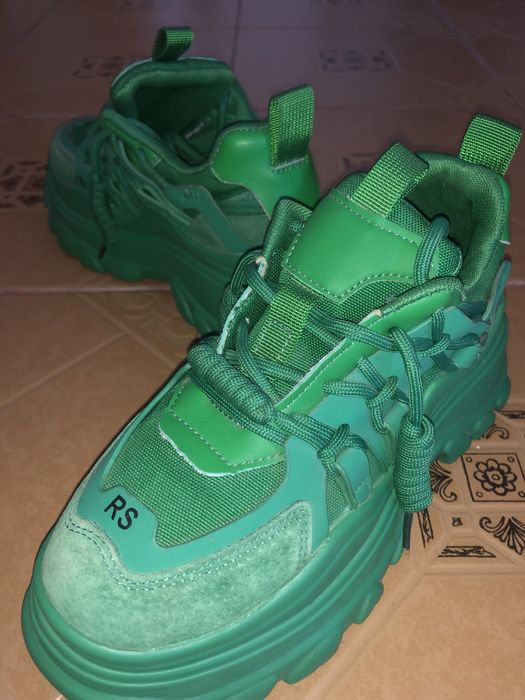 Vand adidasi cu platforma