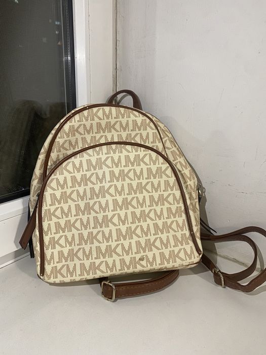 Стильный рюкзак MK в отличном состоянии