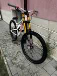Bicicleta Downhill On-One