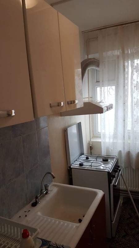 Vand apartament 2 camere, semidecomandat, zona Centrala