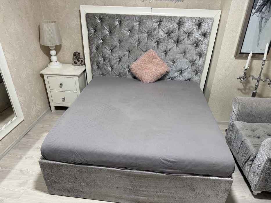 Mobila studio videochat pat comoda veioza