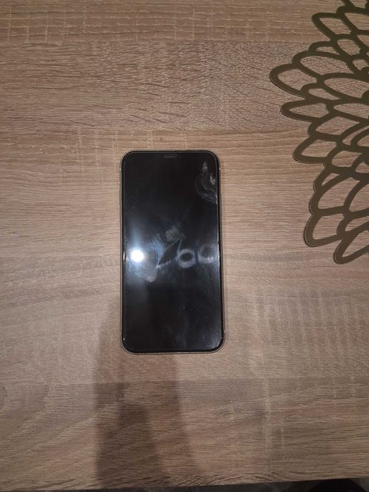 Iphone 11 в отлично състояние с Оригинална кутия и зарядно!
