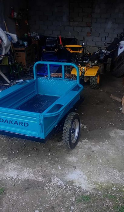 Vând remorca dakarad