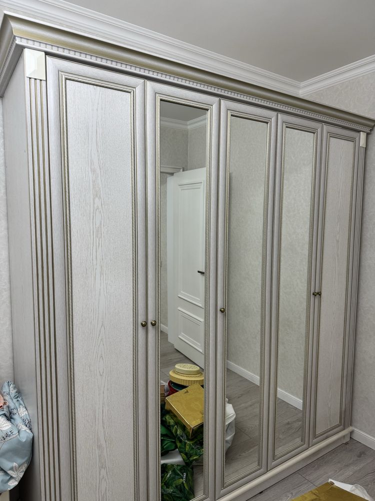 Продается спальный гарнитур