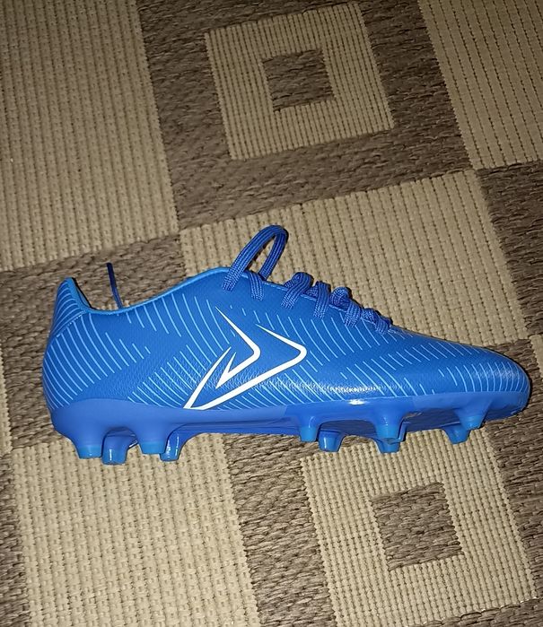 Продам новые бутсы