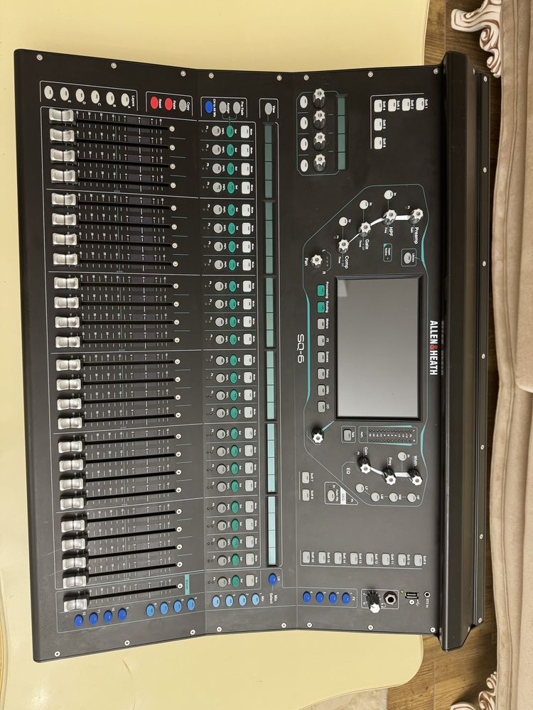Allen & Heath SQ6  mixerul este ca nou la un pret avantajos 3000