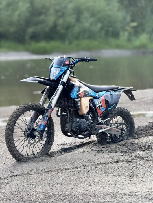 Мотоцикл 300 кубов