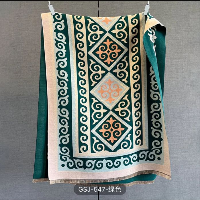 Продам палантин теплый с орнаментом