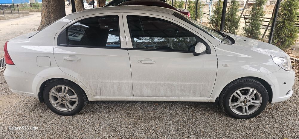 Некся 3 сотилади