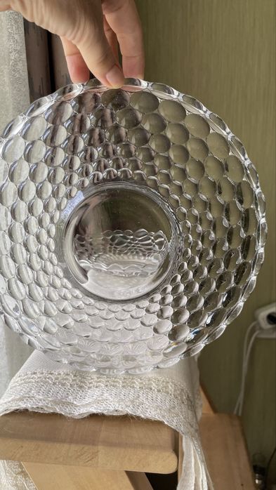 Продам две вазы из литого стекла