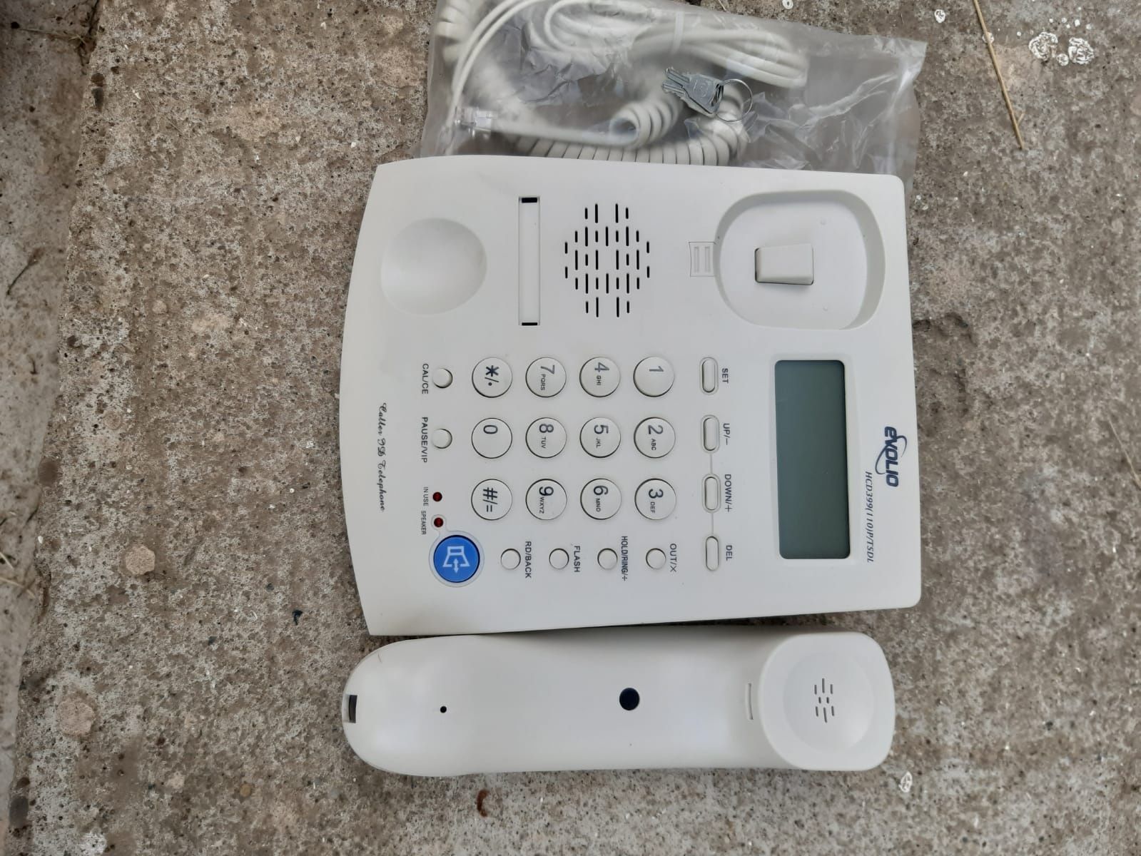 Telefon fix vechi, perfect si nou.