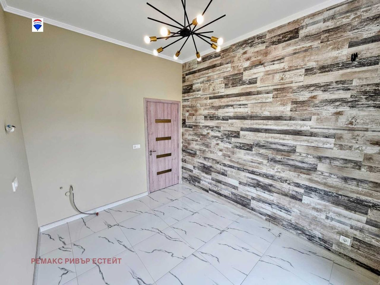 Продава се Едностаен апартамент в Русе, Център - 46 кв.м за 1696 €/кв.м - Снимка #4