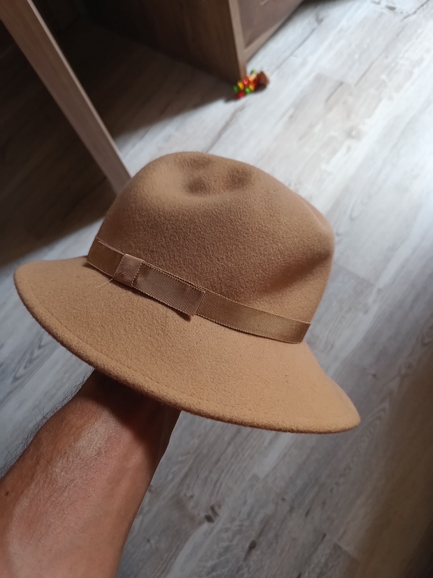 Pălărie damă, Eduard Man