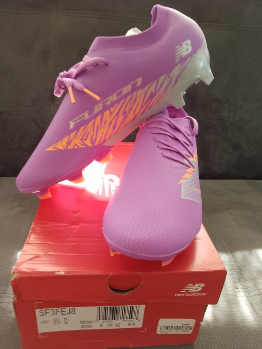 Vând ghete de fotbal new balance noi,mărimea 42