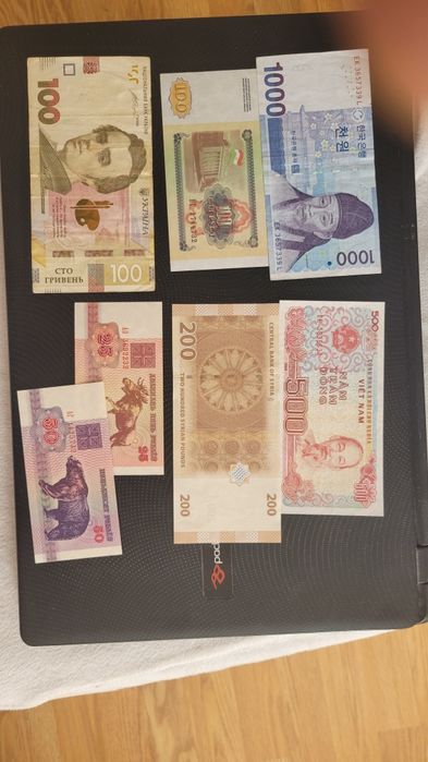 Купюры свыше 100 стран мира