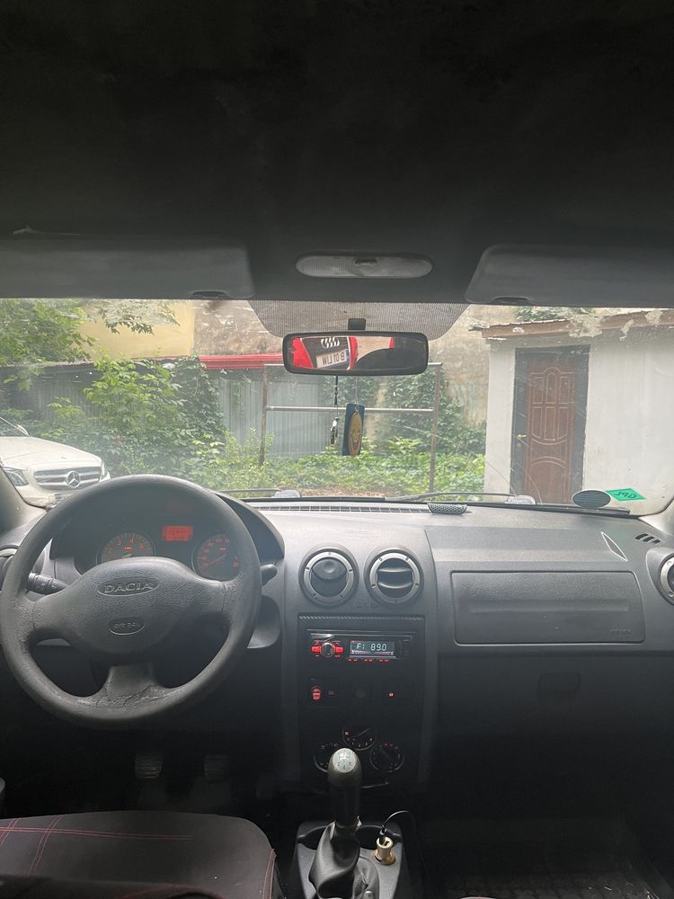 Vând dacia logan