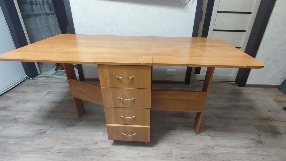 Продам стол  б/у