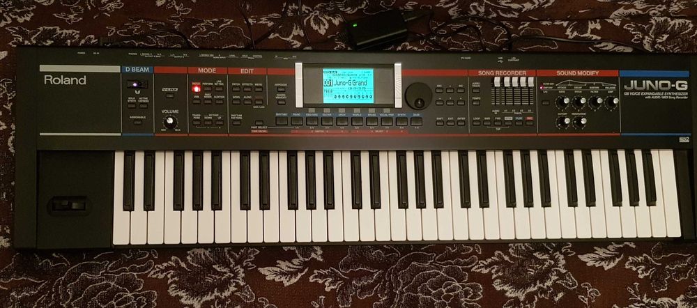 синтезатор Roland Juno G