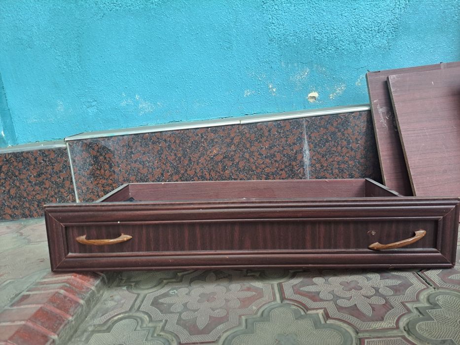 Шкаф норм состоянии,есть некоторые сколы поэтому цена низкая