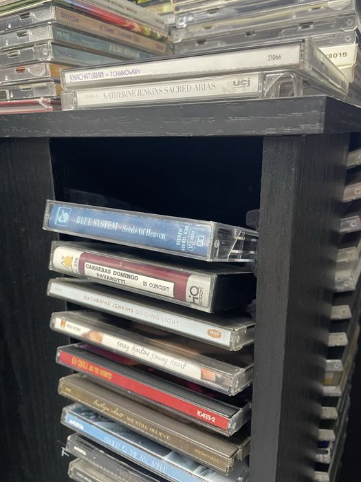 Suport cd casete cel mare 370 cduri cel mic 144 cduri sau 144 casete