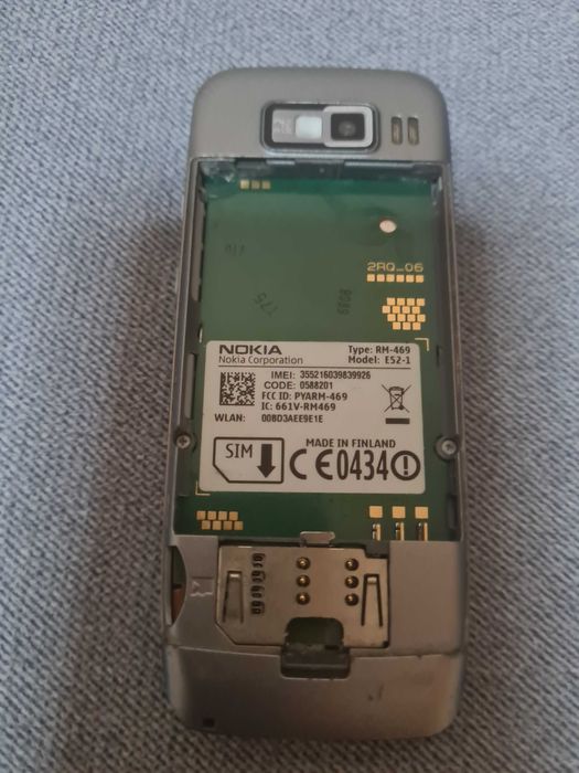 Nokia model E52- 1 Pentru piese