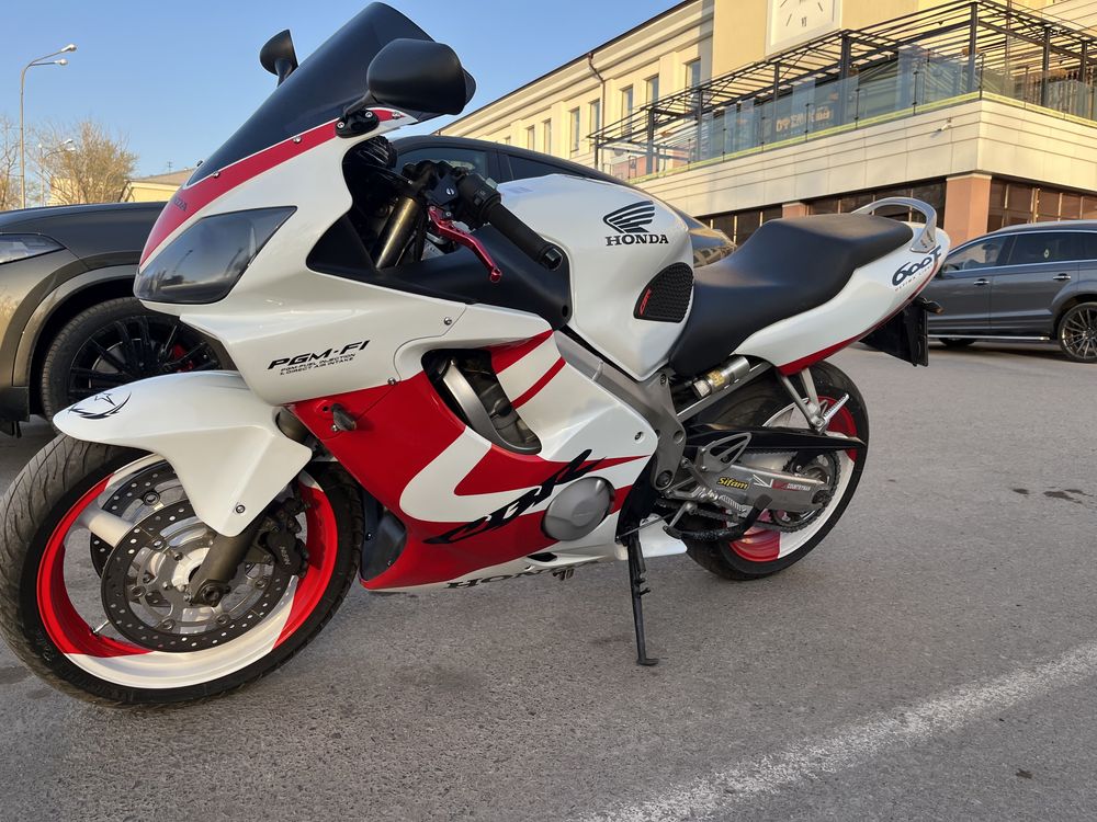 Продам мотоцикл Honda CBR 600 F4i, 2005 год выпуска.