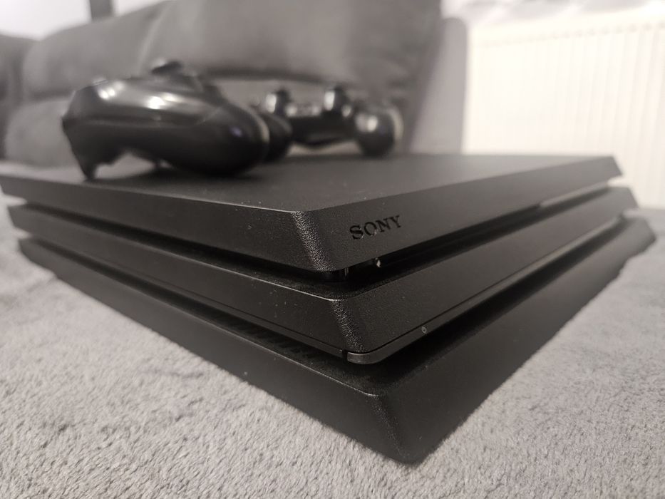 PS4 pro 1tb. Нова паста ! Като нов!