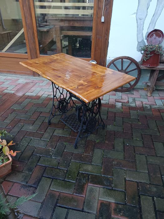 Masa , birou , suport lavoar  din mașină de cusut