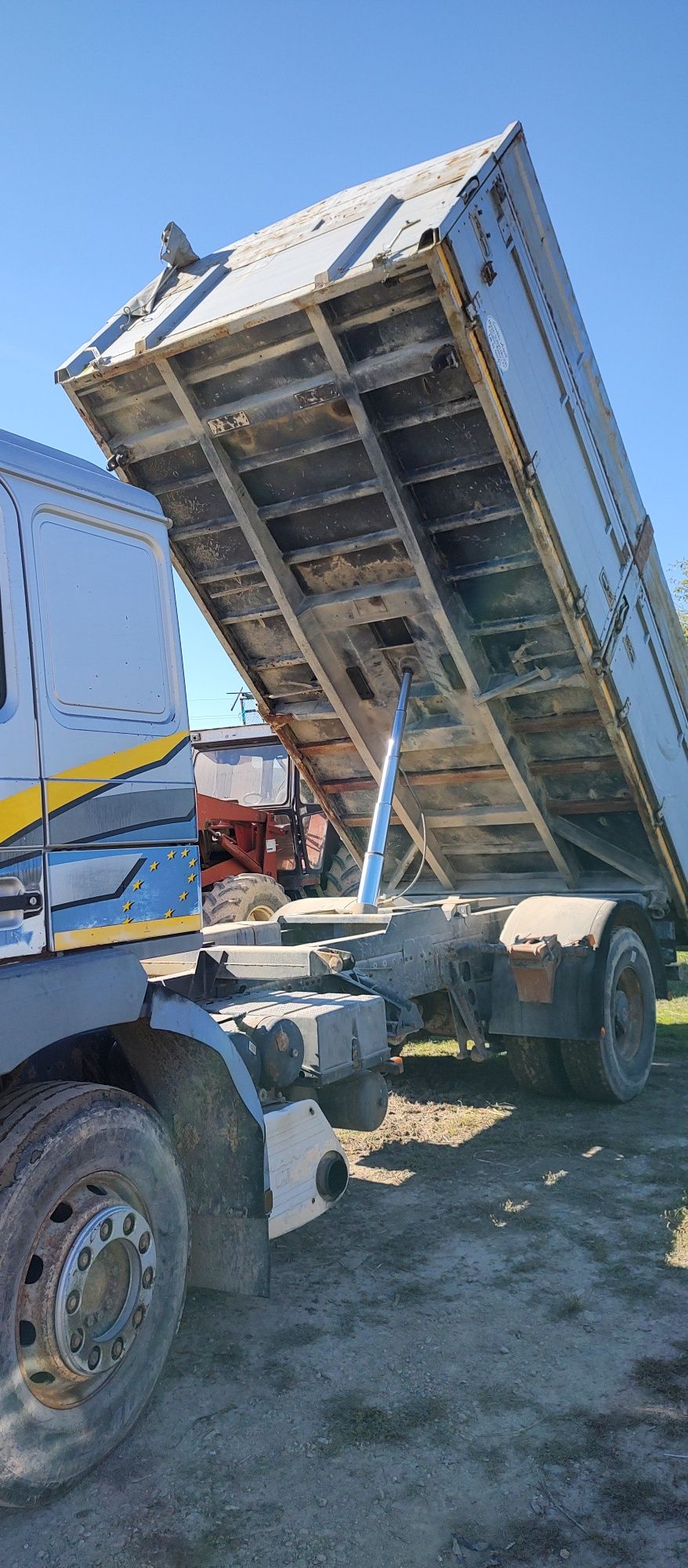 Camion cereale basculabil 3 părți/ MAN 19463