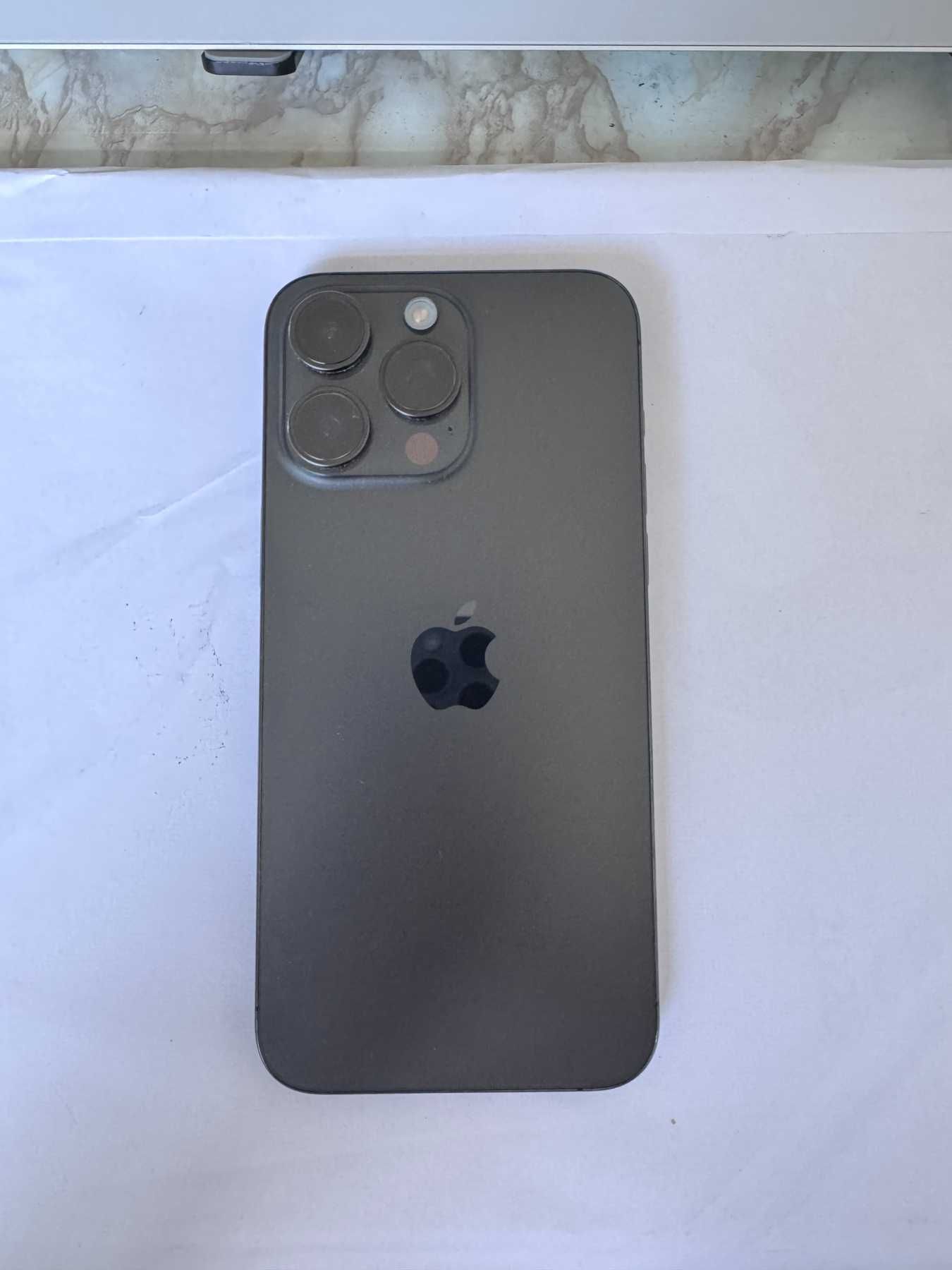 Перфектно състояние! iPhone 15 Pro Max 256GB Black 93%