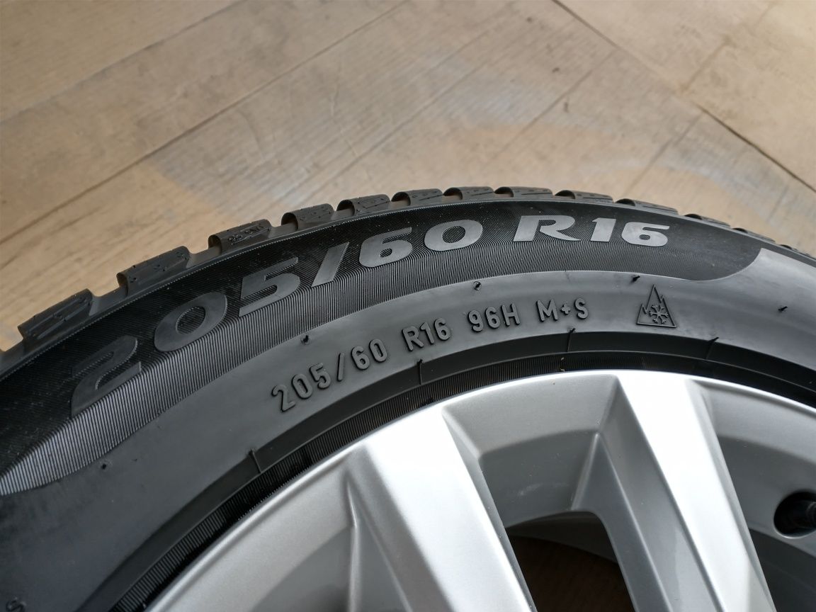 Anvelope de iarna  205 60 R16 M+S profil Nou Pirelli Winter Seal 96H