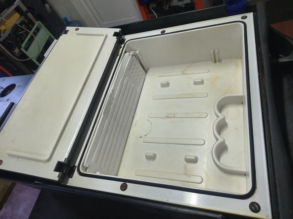 Frigider auto Renault