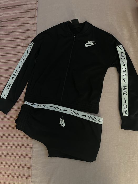 Оригинален детски спортен екип/анцуг на Nike 156/166 размер