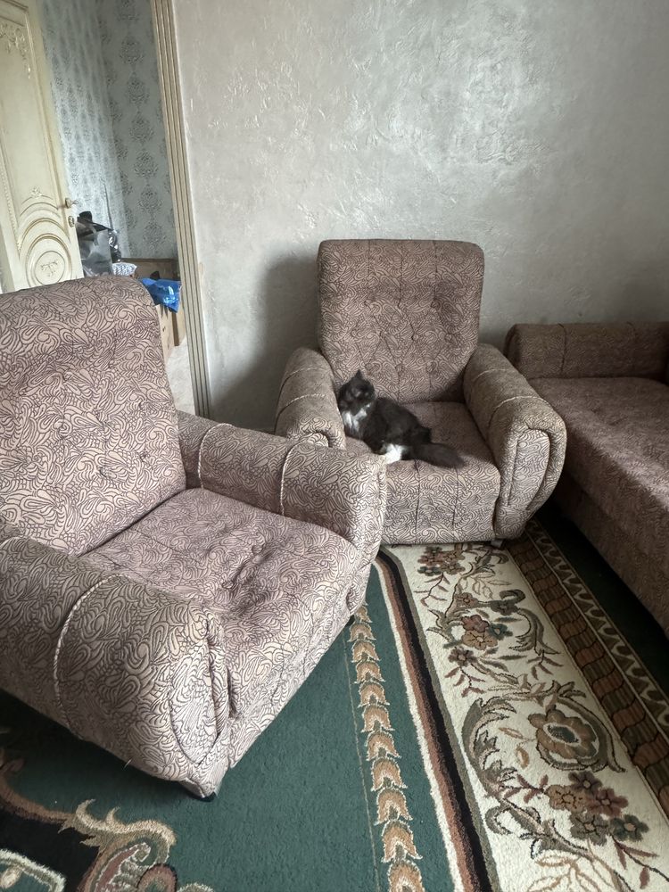 Продам диван и два кресла ( самовывоз)