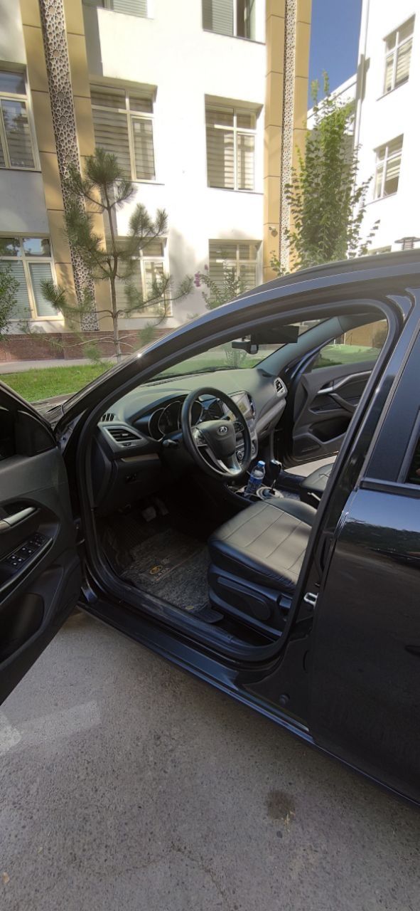 Продается Lada Vesta SW black edition.