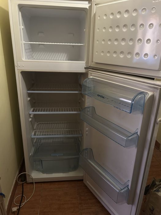 Frigider Arctic No Frost