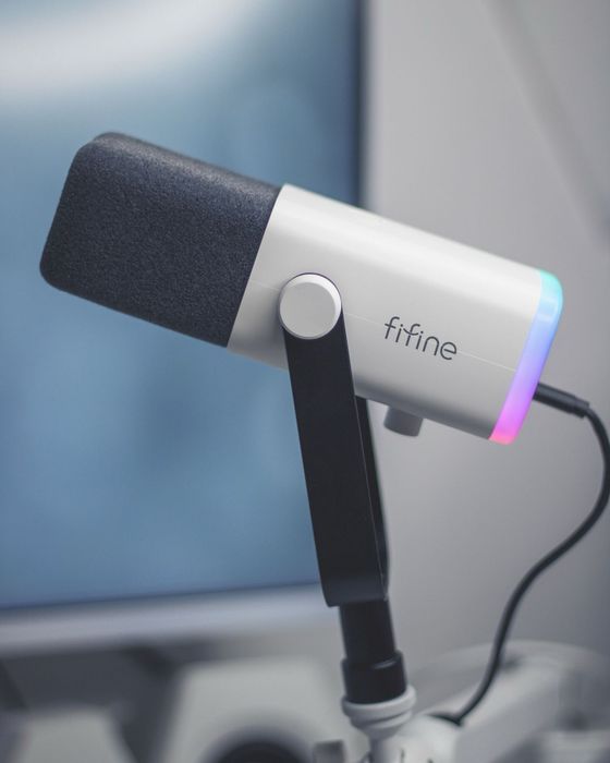 Продаю Микрофон fifine Am8 white