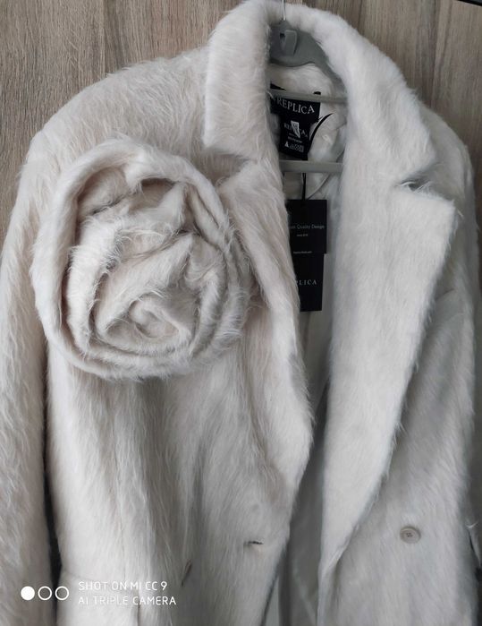 Replica Moda ново с етикет палто Magda Fur с роза