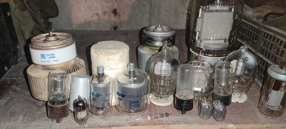 Electronice vintage relee difuzoare radioficare diverse tuburi casti