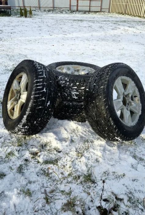 Продам резина зимняя с дисками 285/60/18
