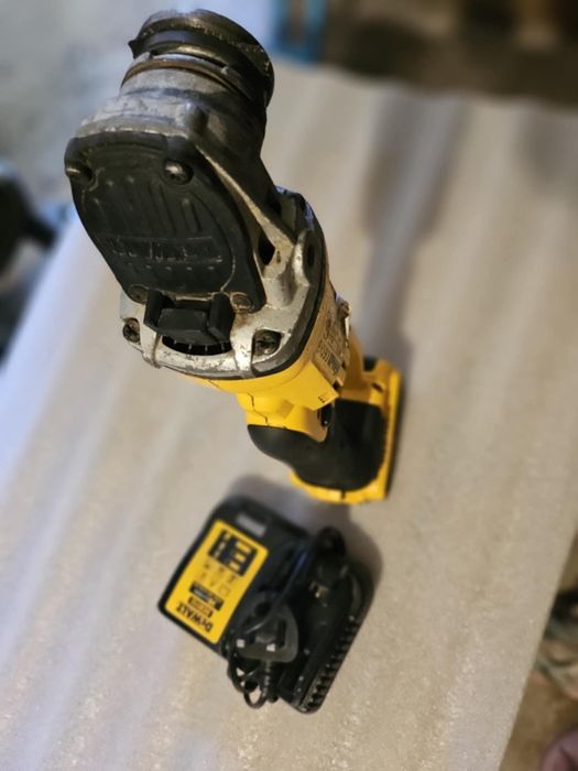 Vând flex Dewalt DCG412, folosit Se vinde cu tot cu baterie 5ah  și în