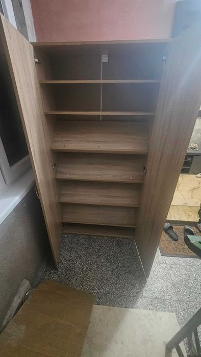 Голям ,нов шкаф да обувки