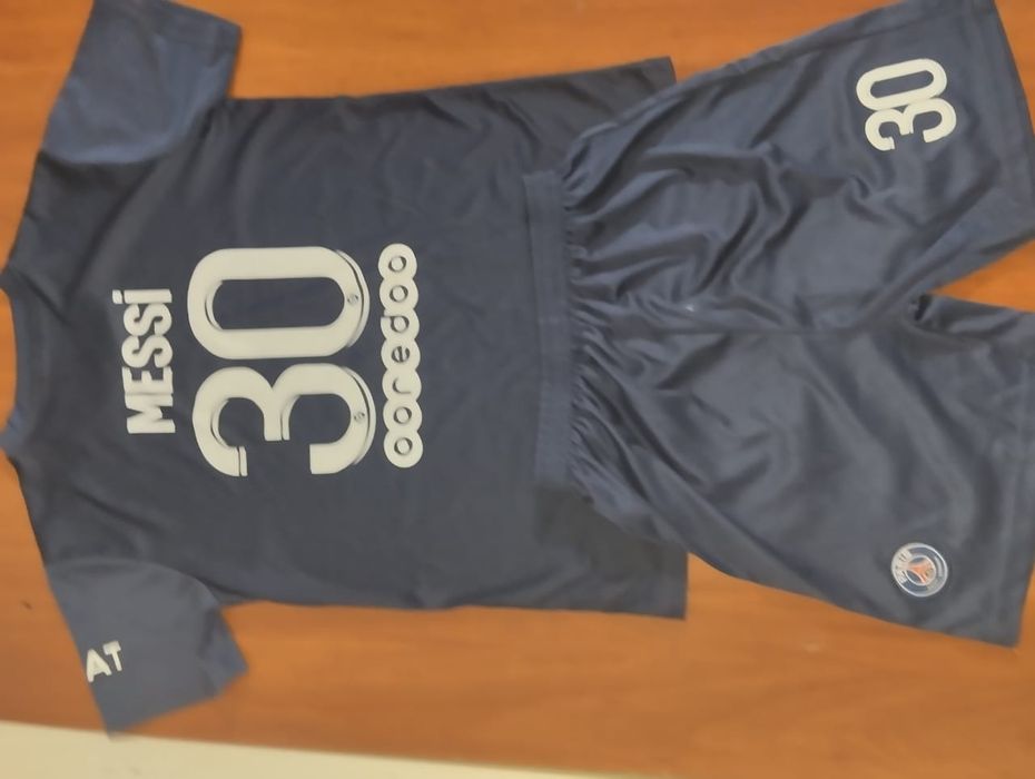 Продам футбольную одежду Messi