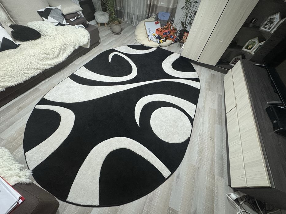 Covor oval 200x300 aproape nou