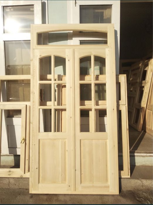 yog'och eshik va romlar