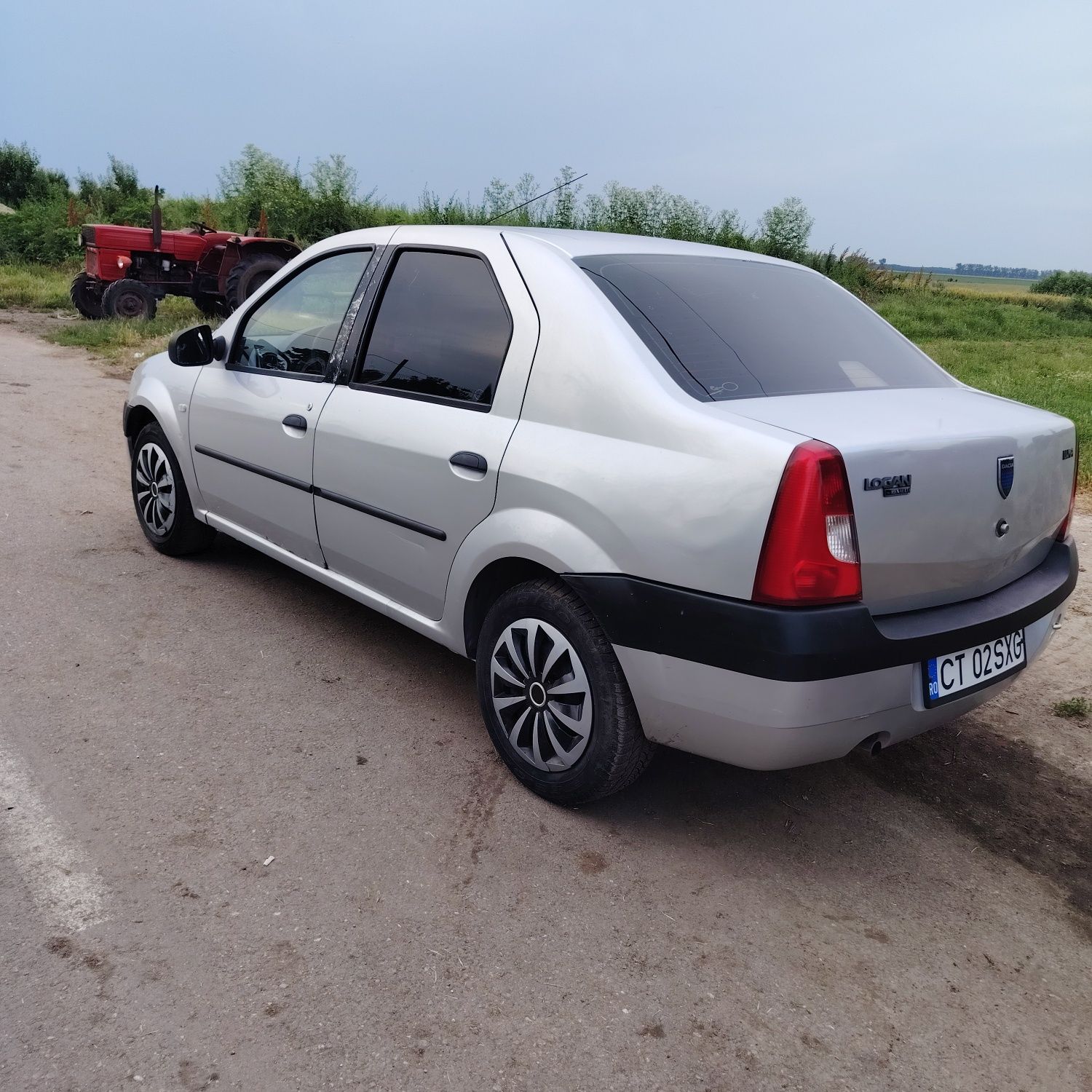 Vând Dacia Logan