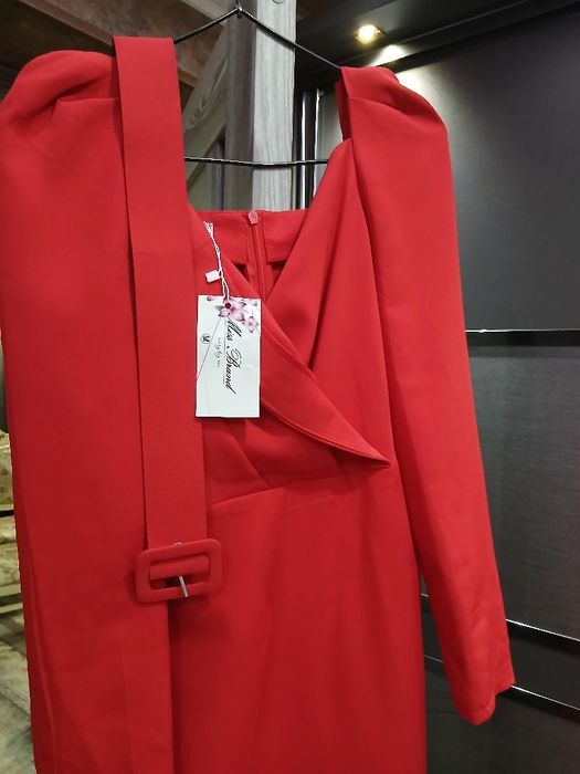 Продаю вечерное платье, можно надеть и на будние дни НОВОЕ размер М