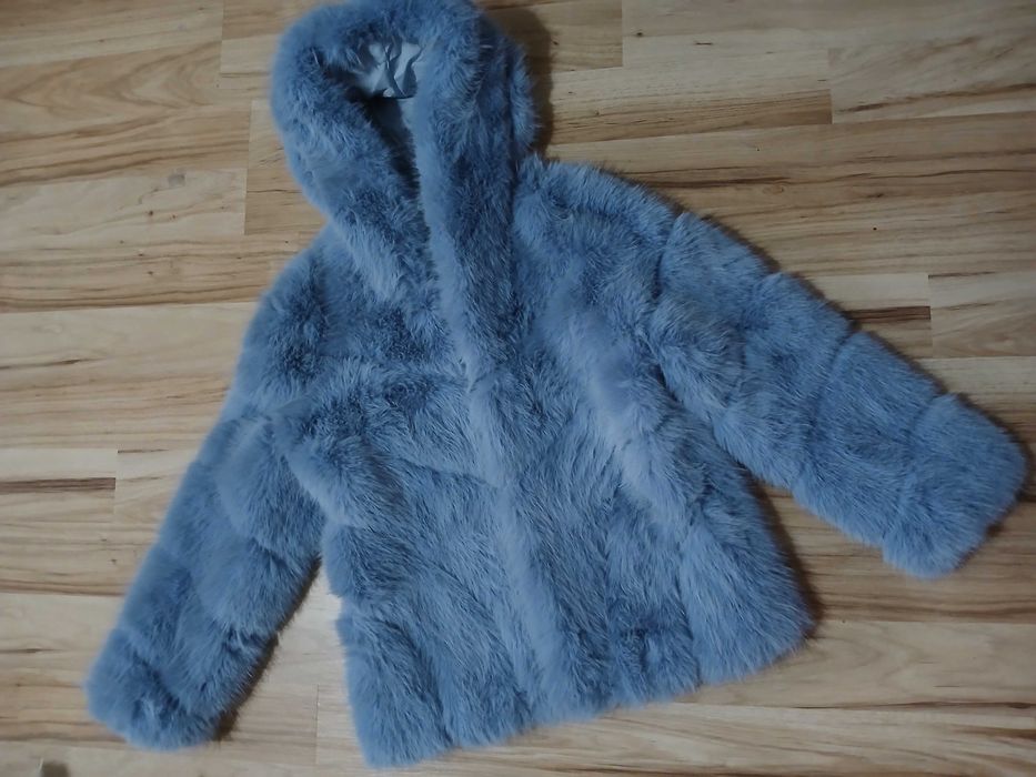 Blanita de pe Trendyol,model deosebit,finuta cu gluga mar.S-M